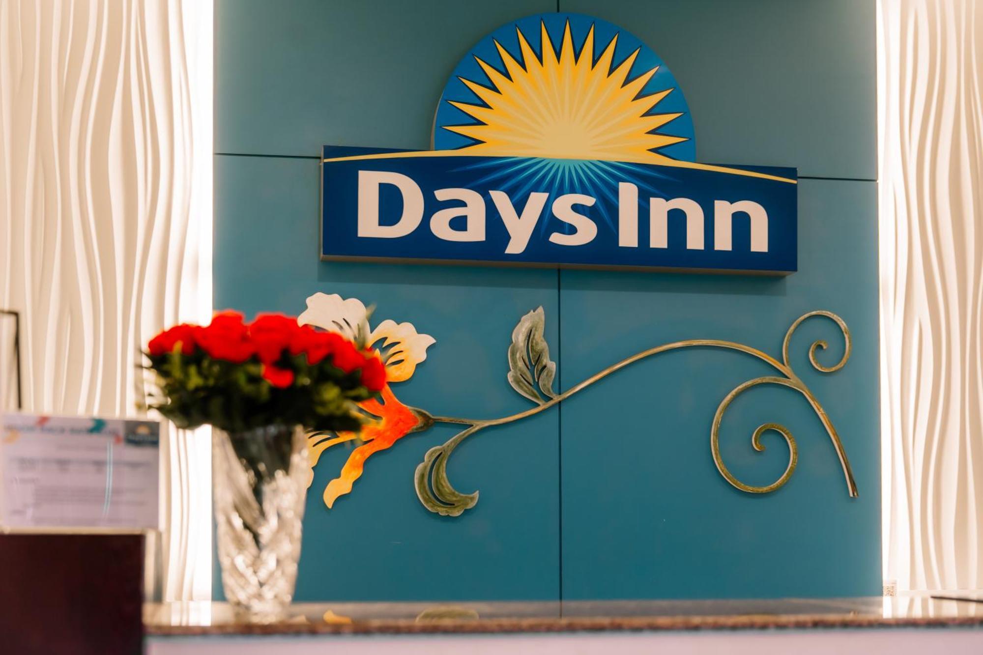 Days Inn By Wyndham Patong Beach Phuket - Sha Extra Plus Eksteriør billede